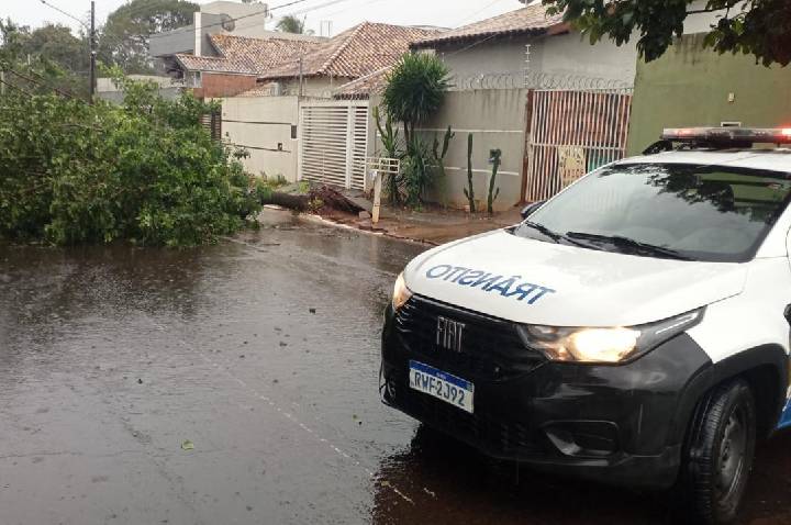 Alerta amarelo prevê tempestade em Campo Grande