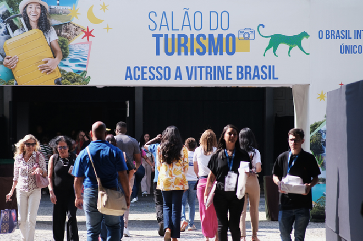 Geraldo Alckmin, e o ministro do Turismo, Gustavo Feliciano, inauguram 10ª edição do Salão do Turismo