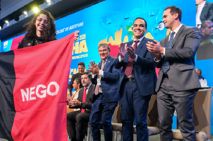 Ministro do Turismo prestigia abertura da Marcha em Defesa dos Municípios