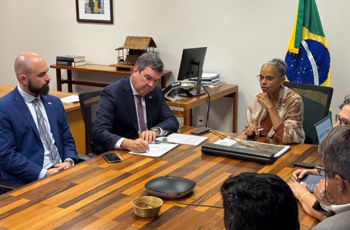 Governo de MS discute em Brasília ações de prevenção a incêndios e dragagem do Rio Paraguai