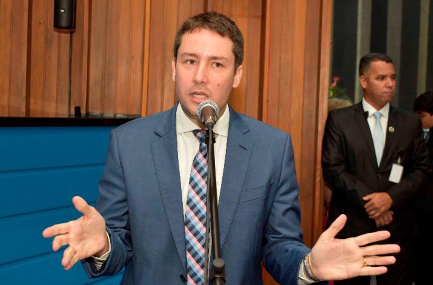 Proposta regulamenta vestimentas utilizadas pelos profissionais da Educação