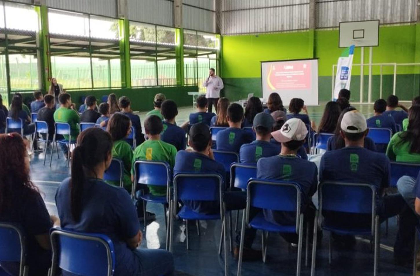 Cigarro eletrônico: SES alerta sobre riscos em palestra para alunos e professores de Caracol