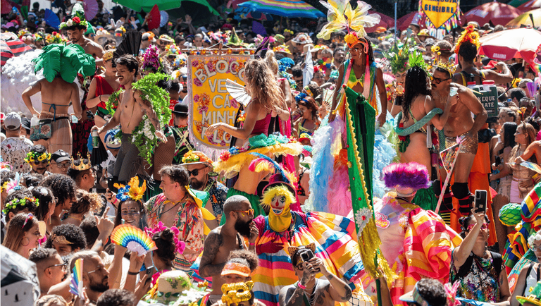 Carnaval 2026: Mais de 65 milhões de foliões devem tomar as ruas pelo país