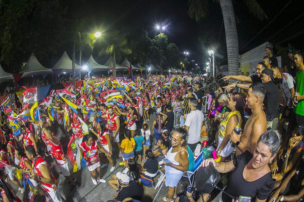Carnaval de Corumbá 2026 tem noite de desfiles dos blocos oficiais neste sábado