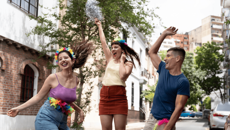 Carnaval mais seguro: antes de viajar, turista deve conferir se o serviço está regularizado