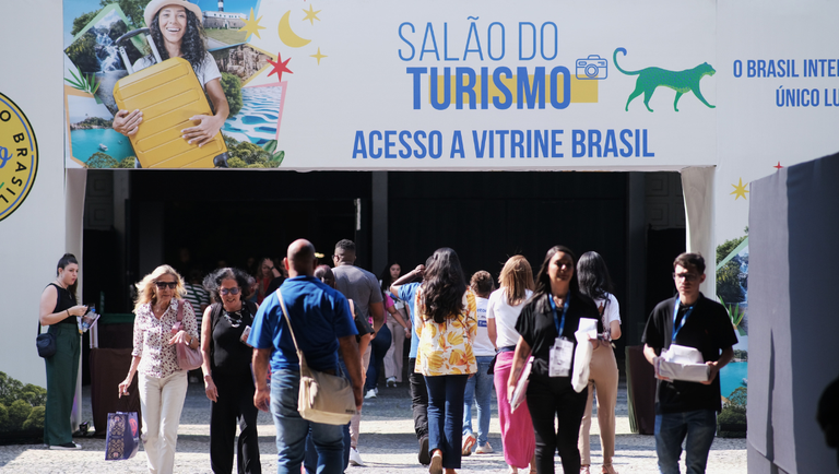 Geraldo Alckmin, e o ministro do Turismo, Gustavo Feliciano, inauguram 10ª edição do Salão do Turismo